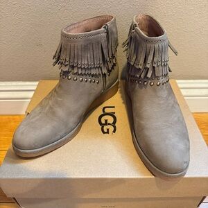 NWT UGG Ariane Fringe Boot Size 8